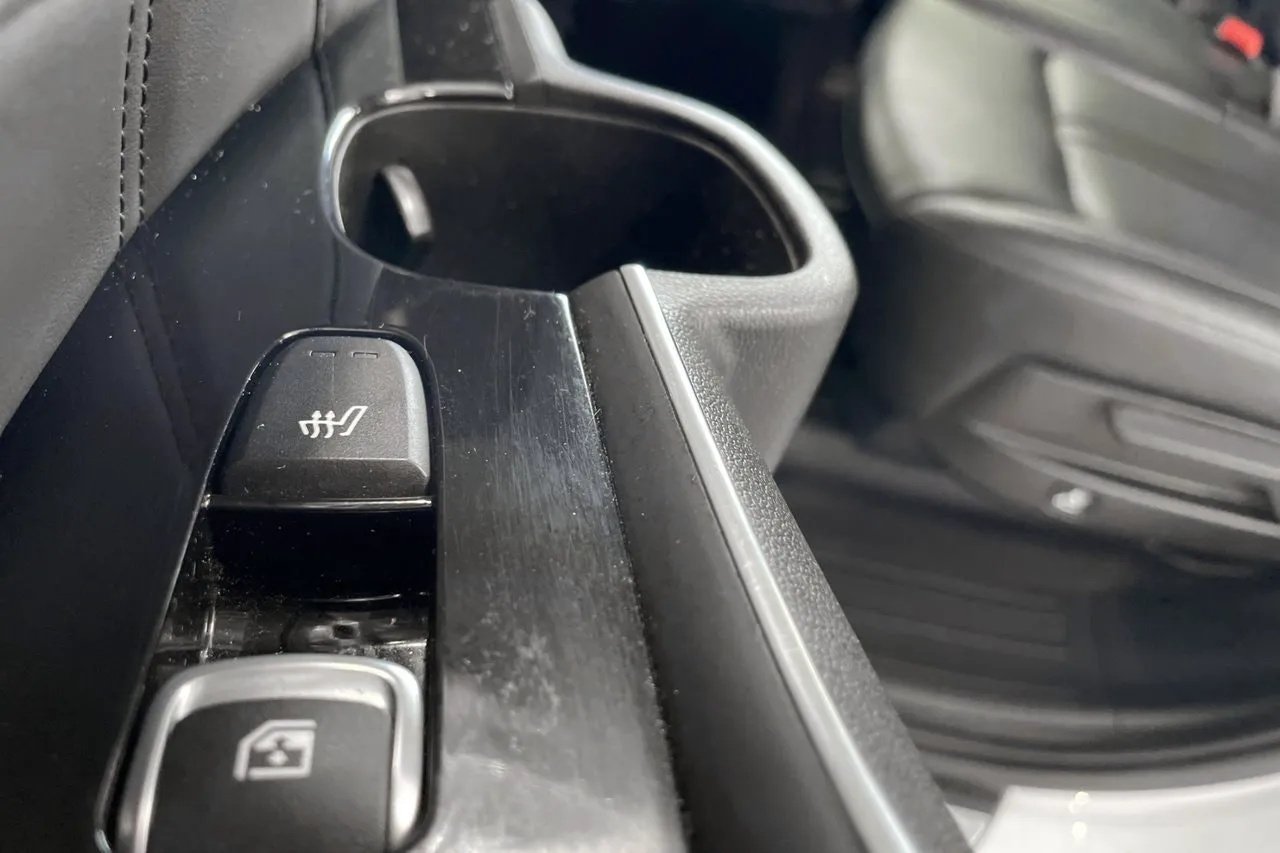 Vehicle image 28
