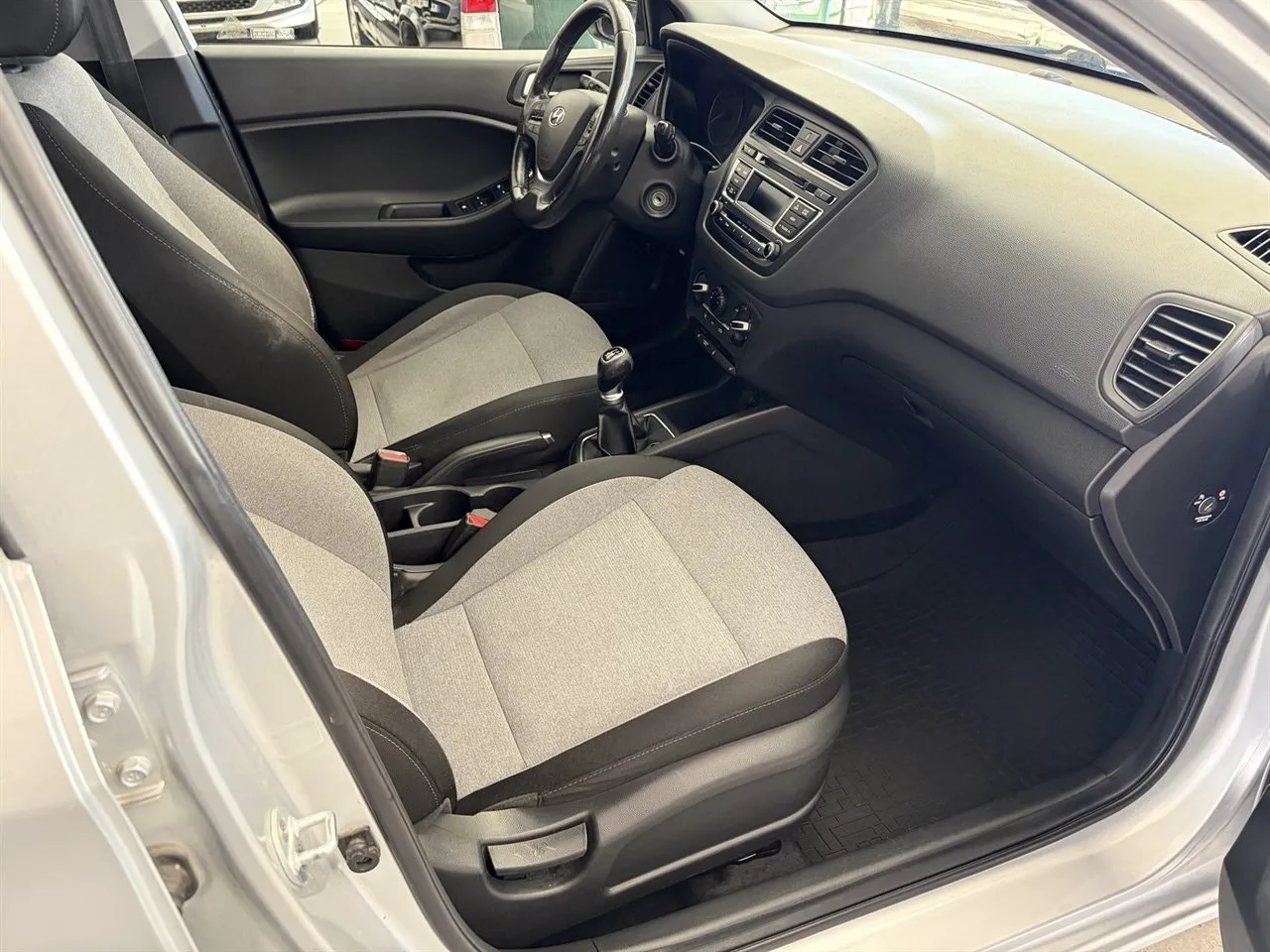 Vehicle image 7