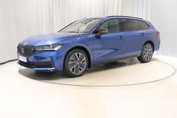 Skoda Superb Sportline 1,5 TSI IV Aut Drag Värmare Kamera Lagerbil - 2026