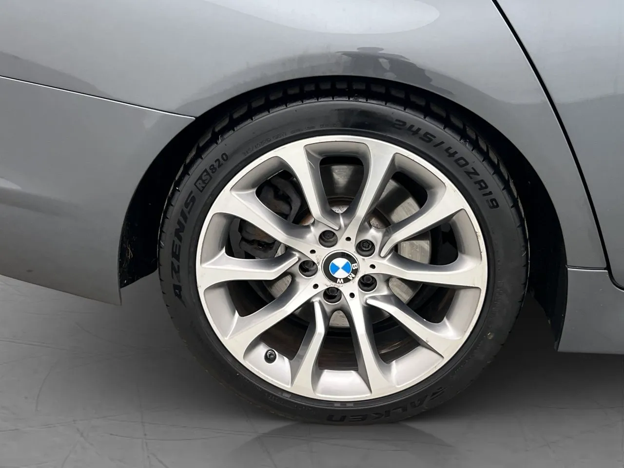 Vehicle image 30