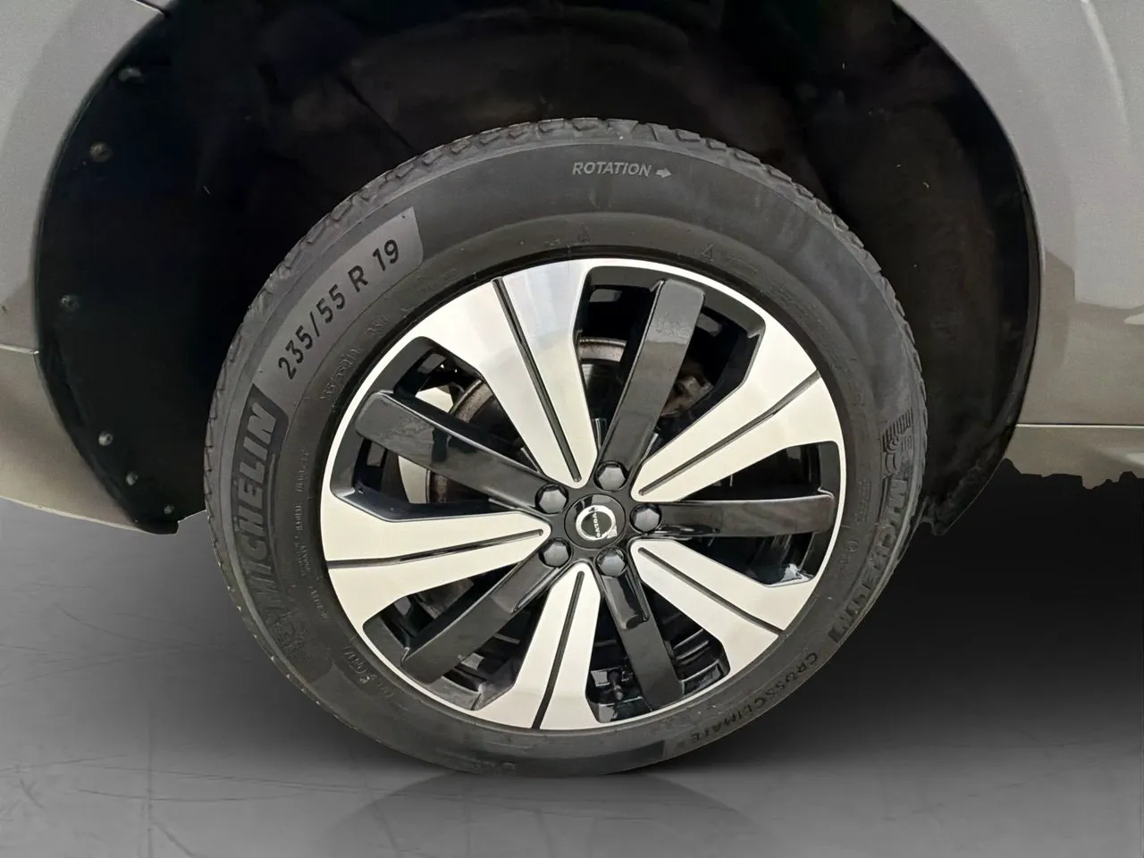 Vehicle image 32