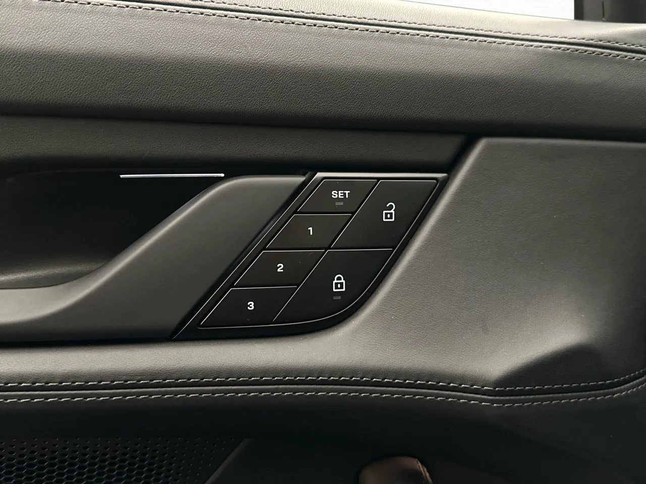 Vehicle image 34