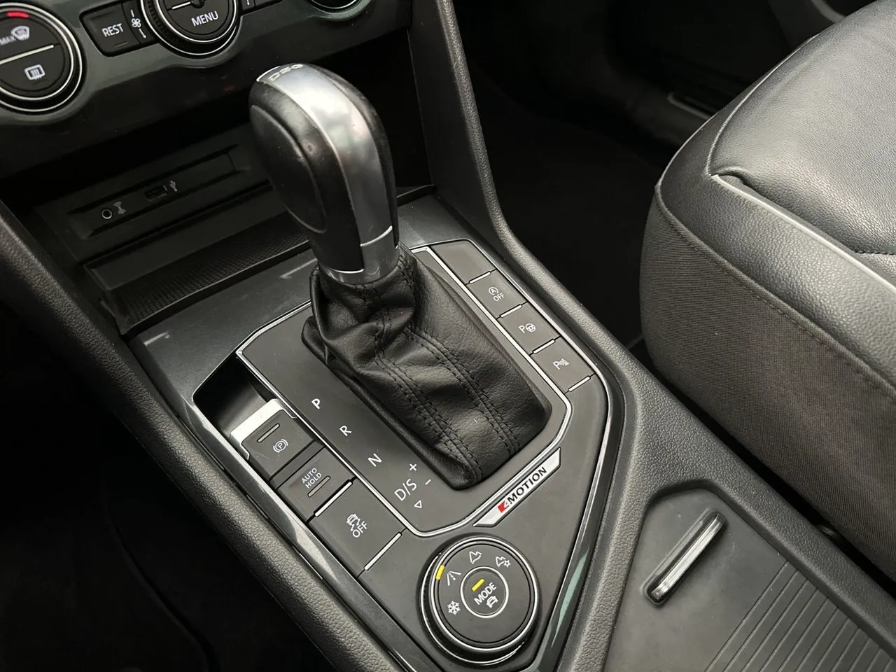 Vehicle image 27