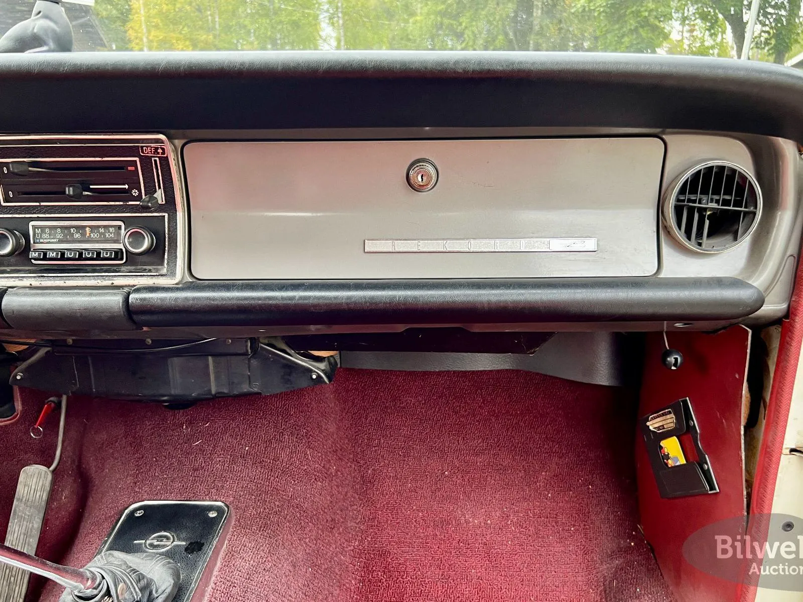 Vehicle image 28