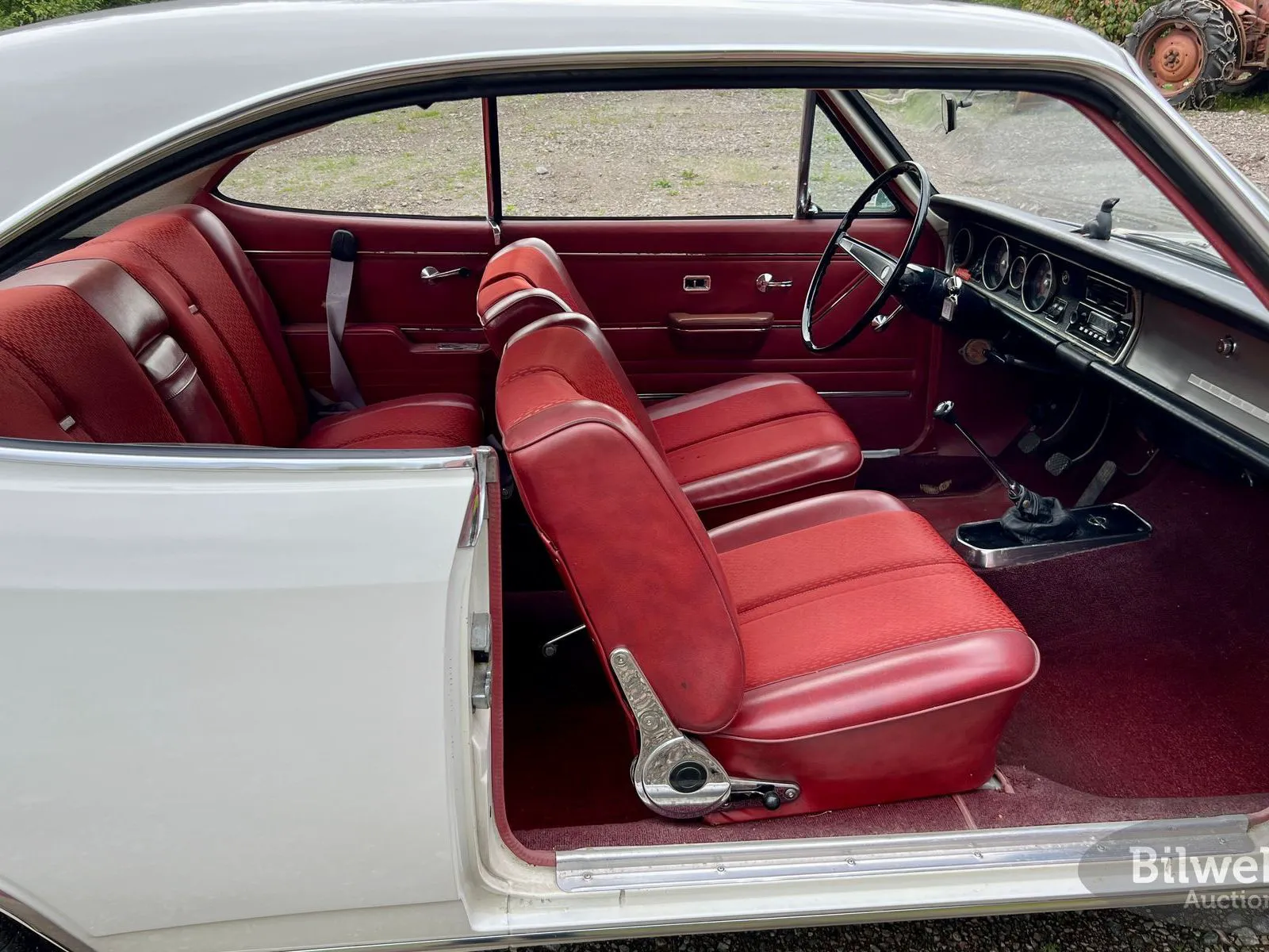 Vehicle image 16