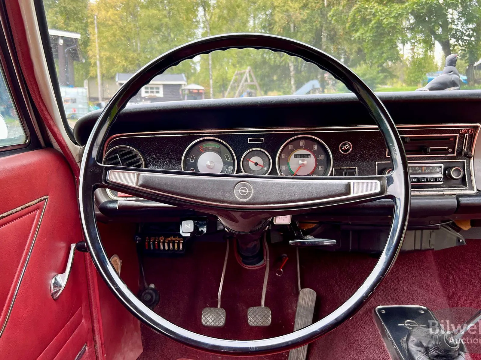 Vehicle image 30