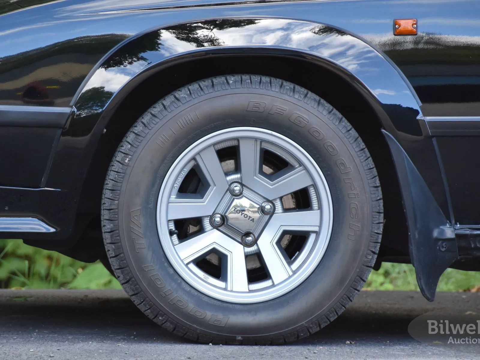 Vehicle image 15
