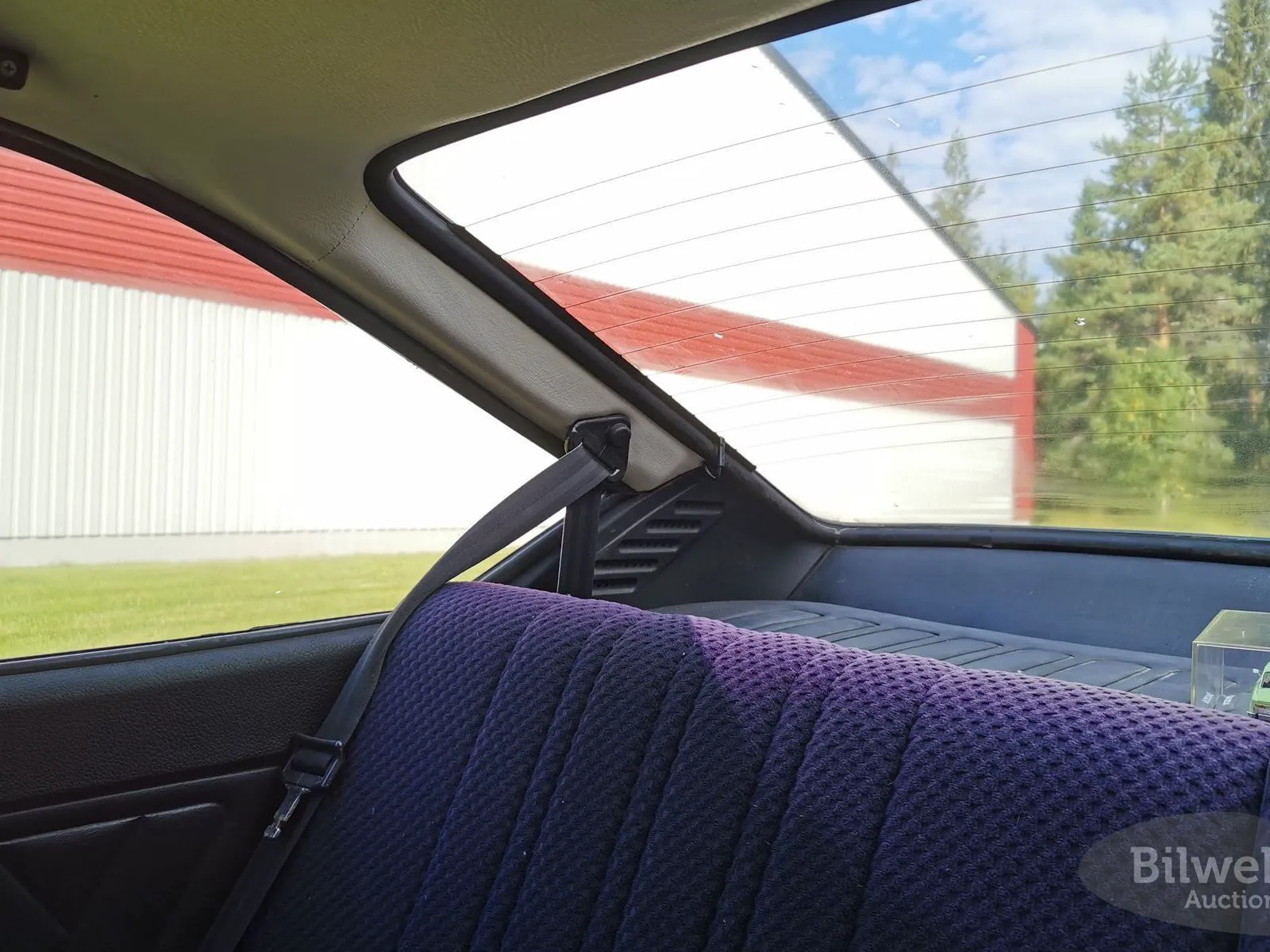 Vehicle image 33