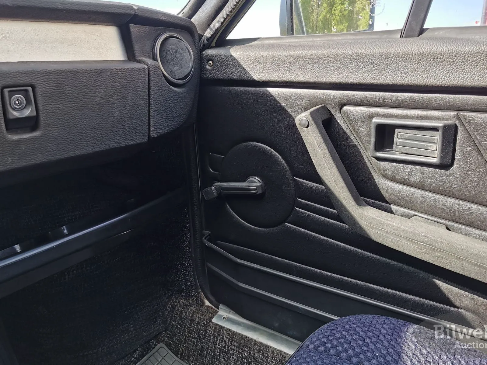Vehicle image 24