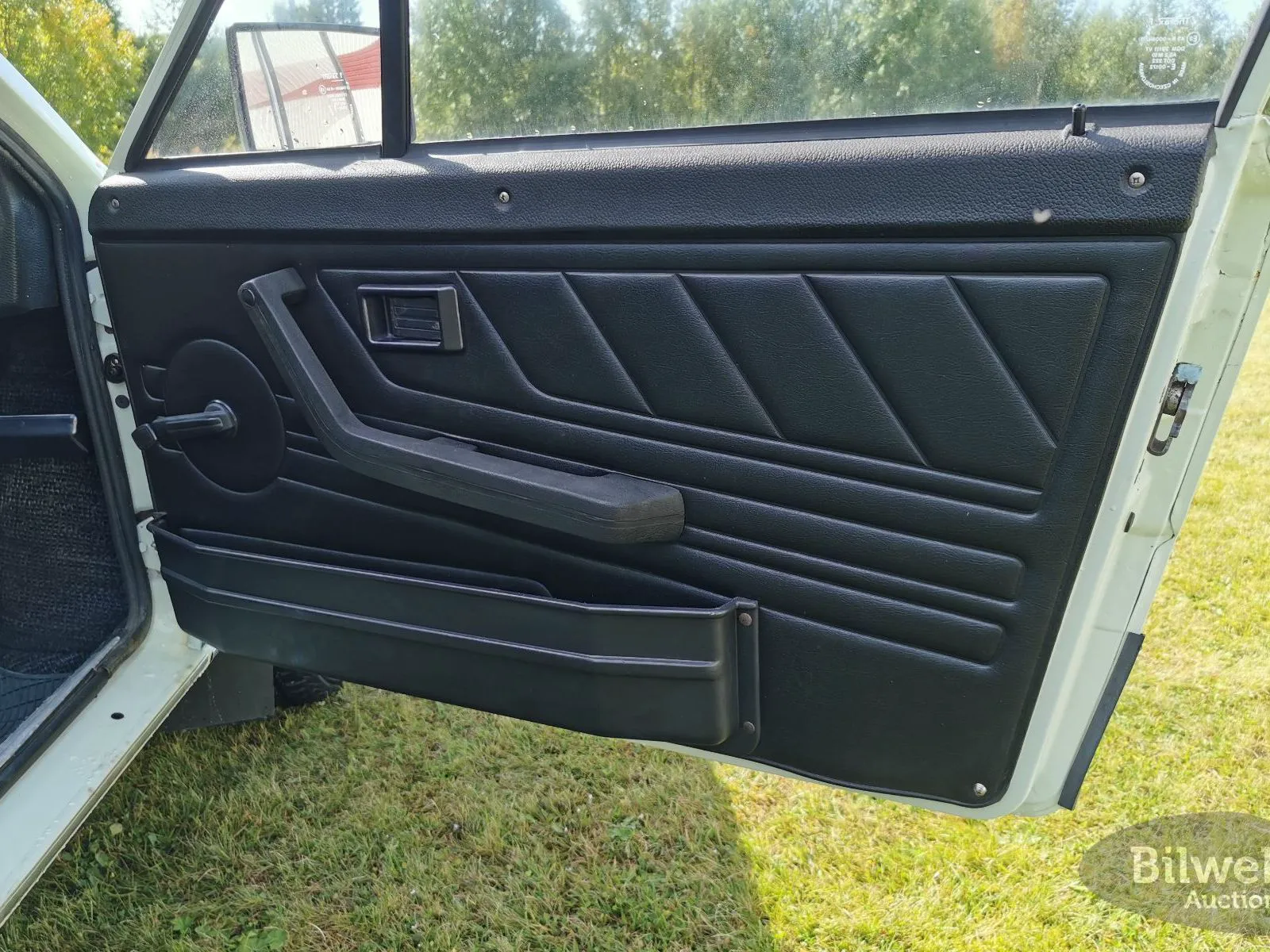 Vehicle image 34