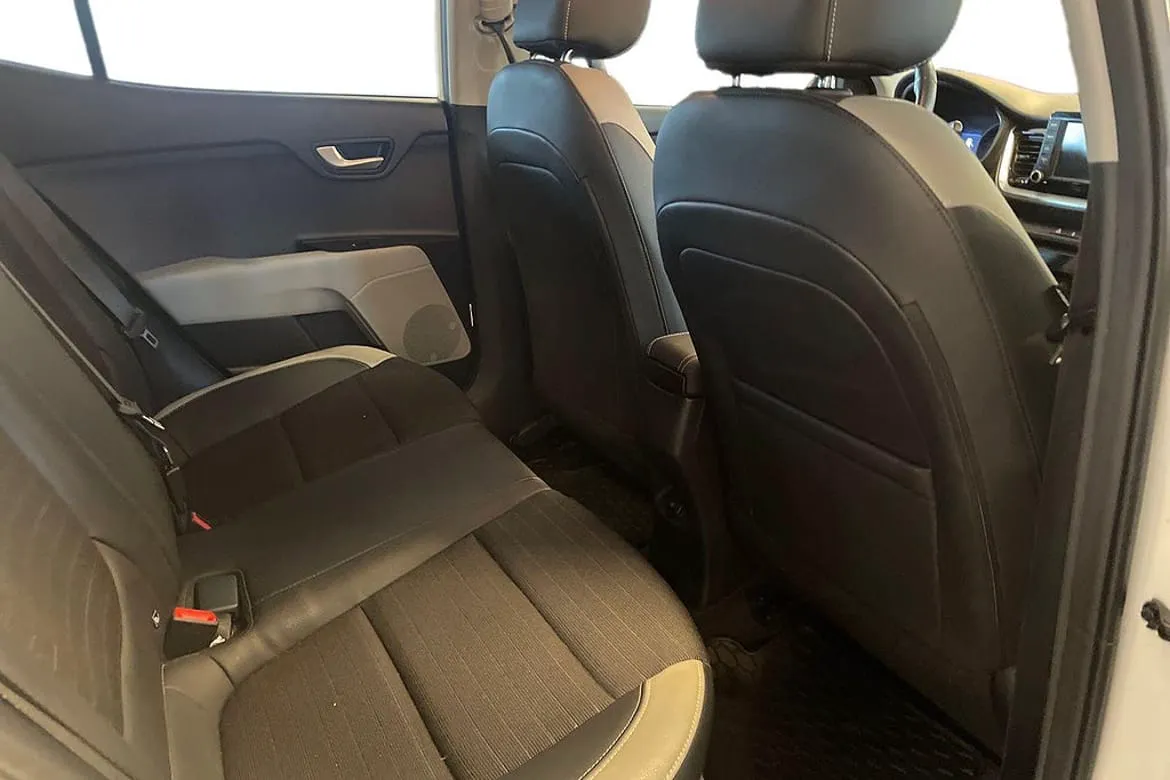 Vehicle image 16