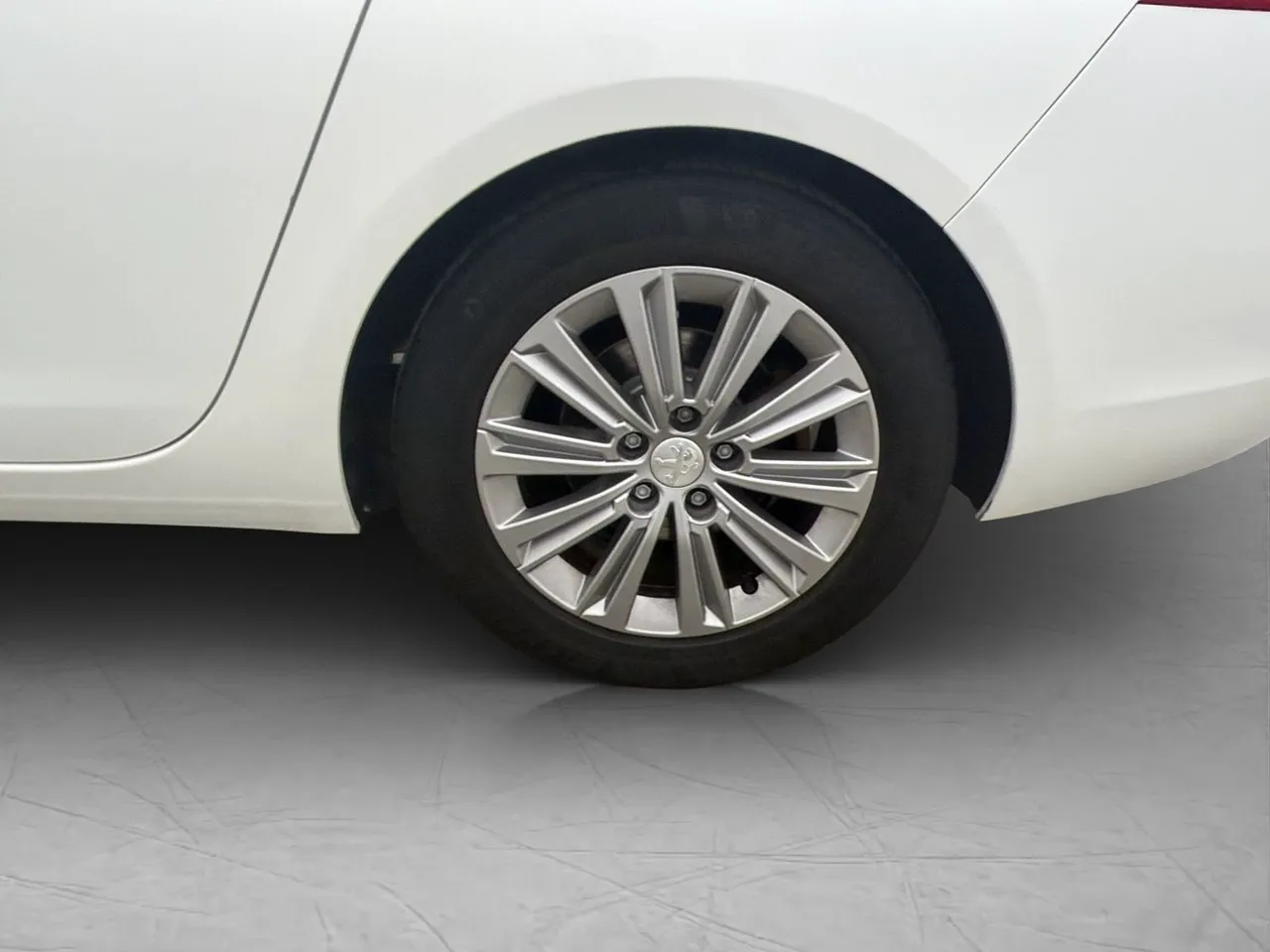 Vehicle image 30