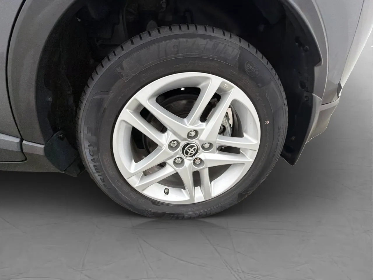 Vehicle image 24
