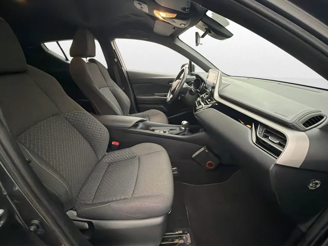 Vehicle image 16