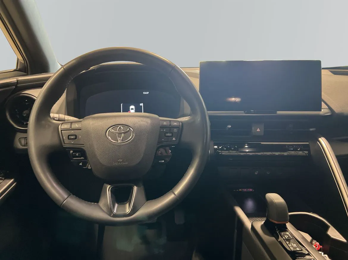 Vehicle image 7