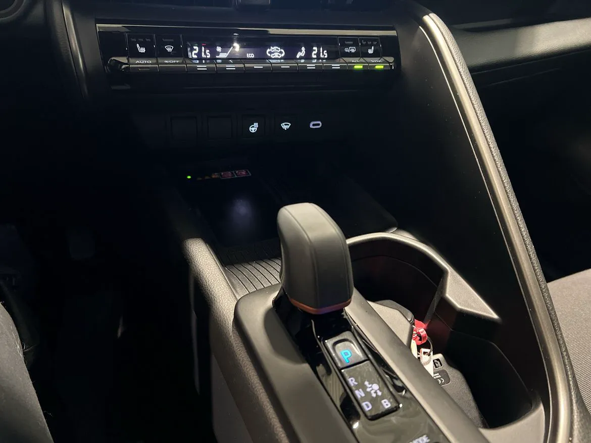 Vehicle image 24