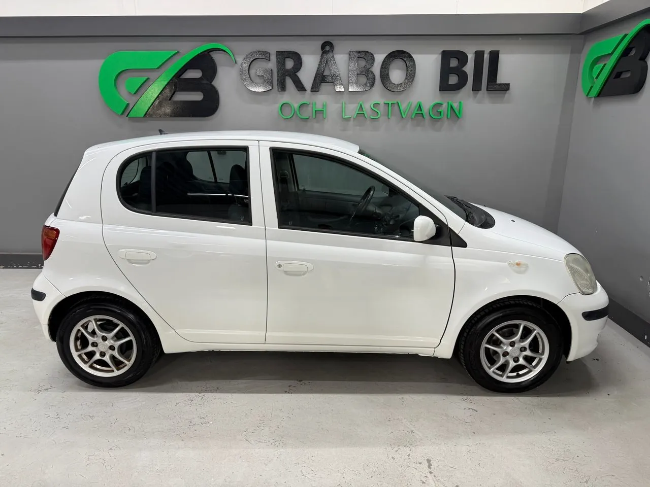 Vehicle image 5