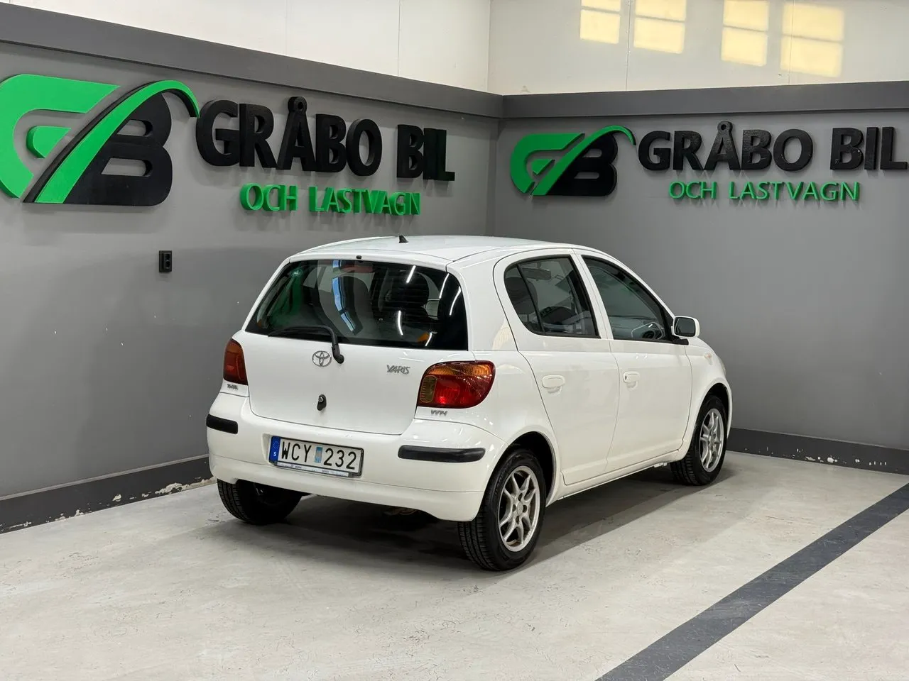 Vehicle image 4