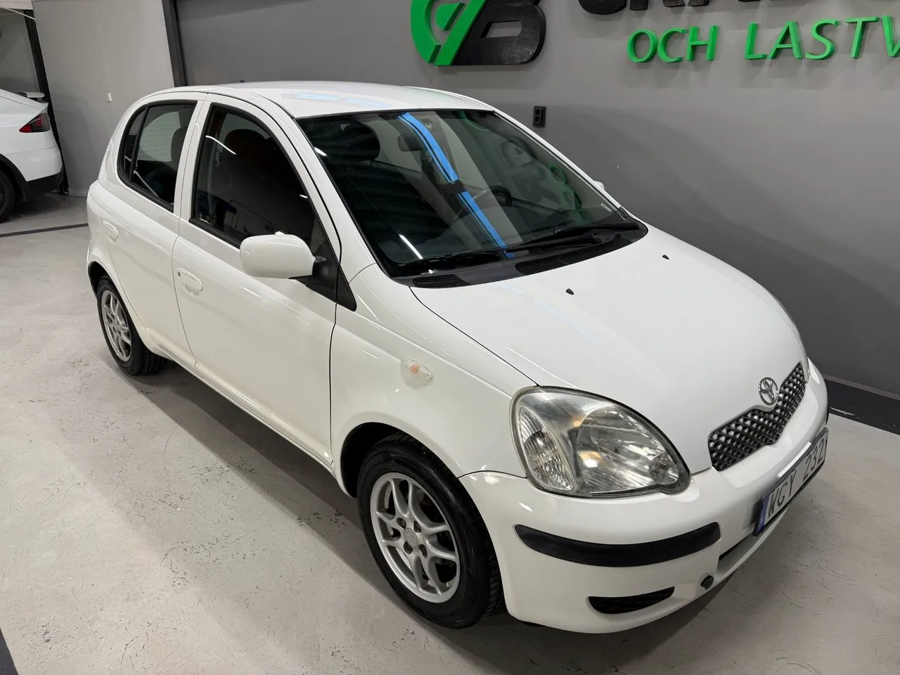 Vehicle image 6