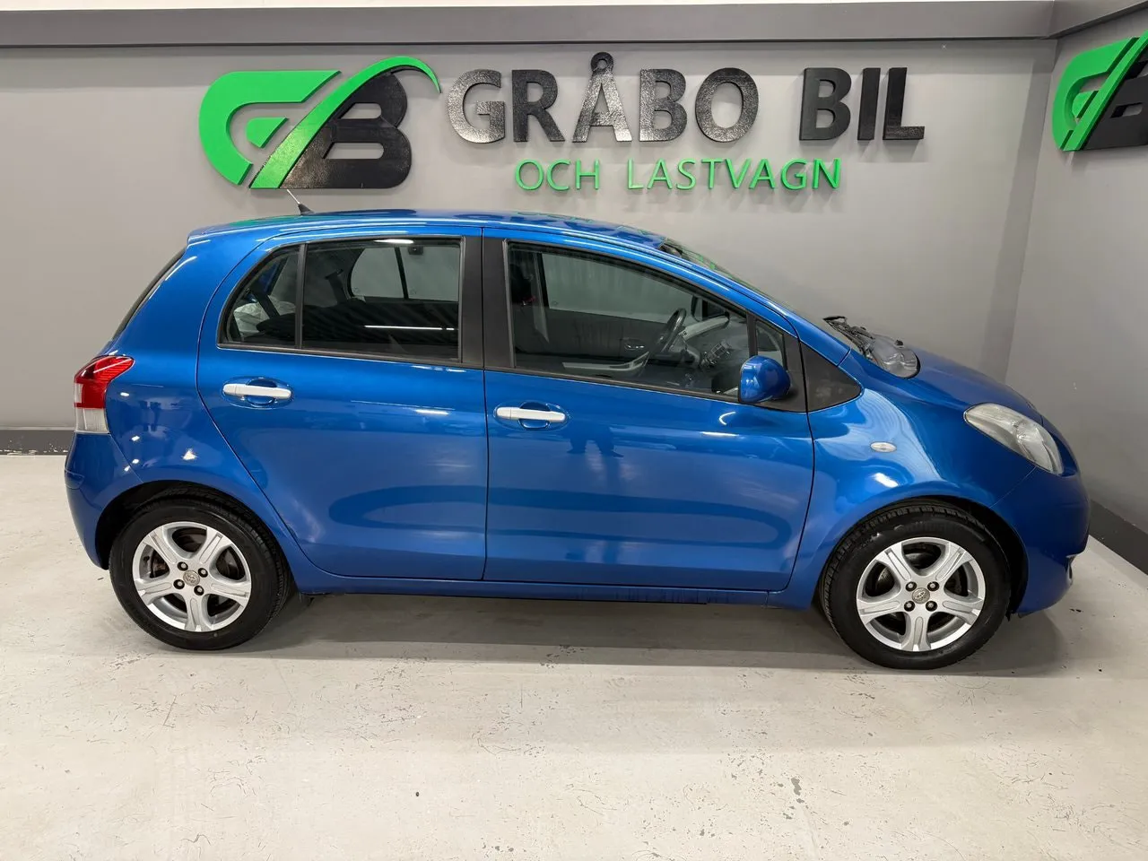 Vehicle image 5