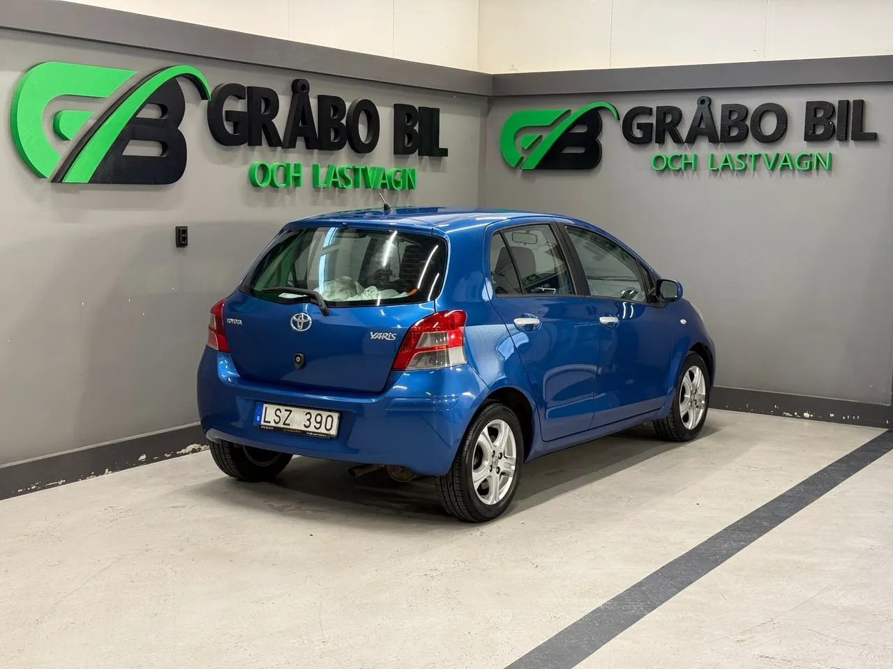 Vehicle image 4