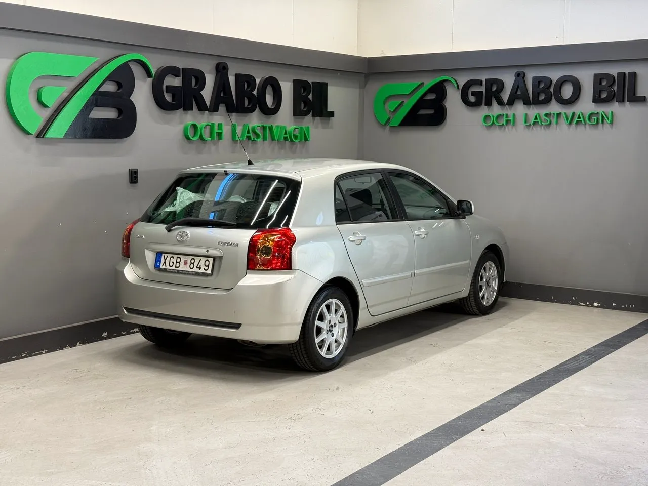 Vehicle image 4