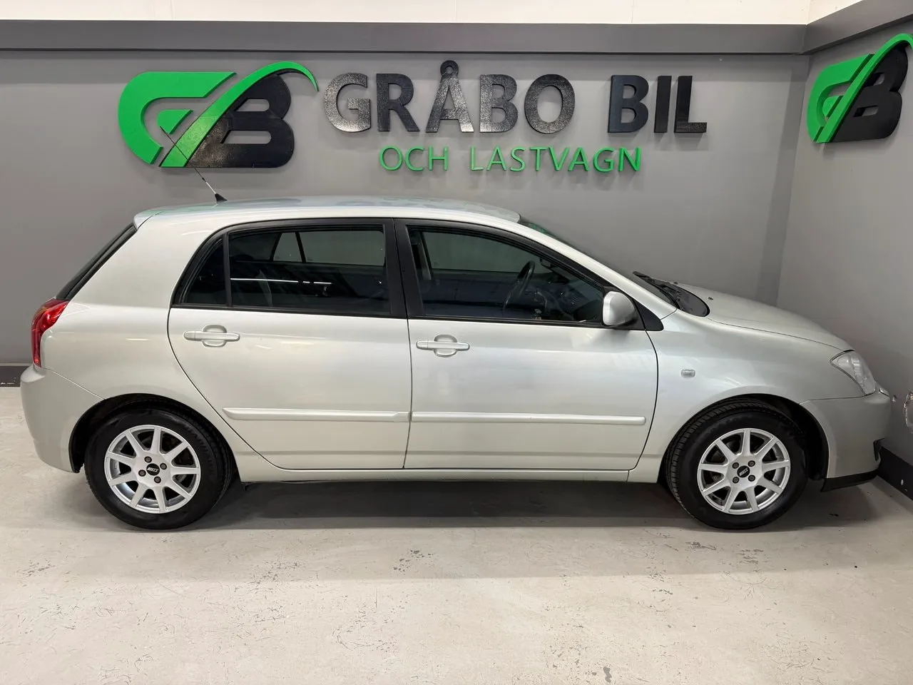 Vehicle image 5