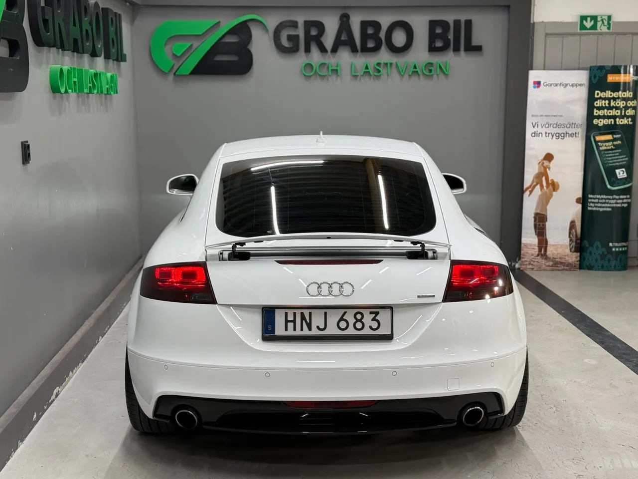 Vehicle image 7