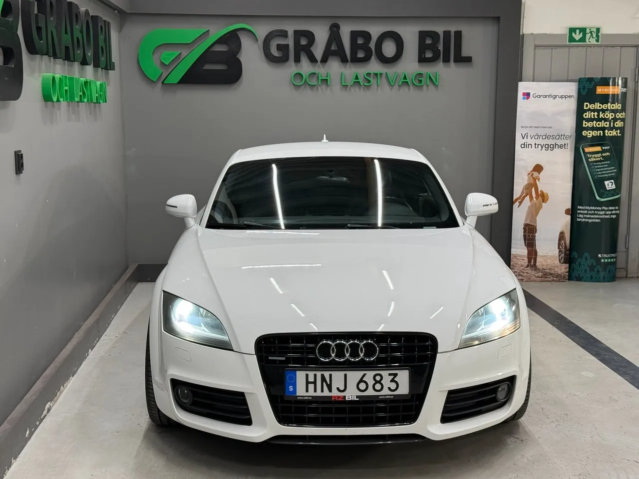 Vehicle image 3