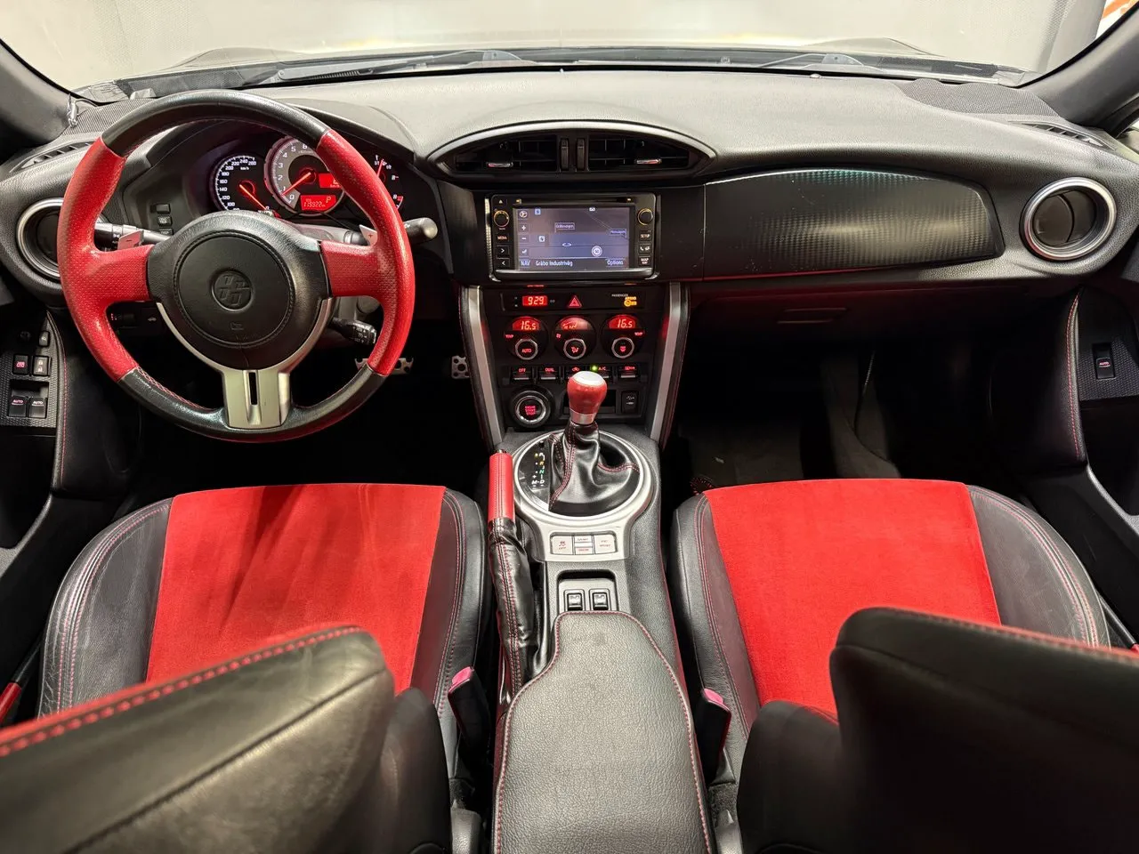 Vehicle image 14