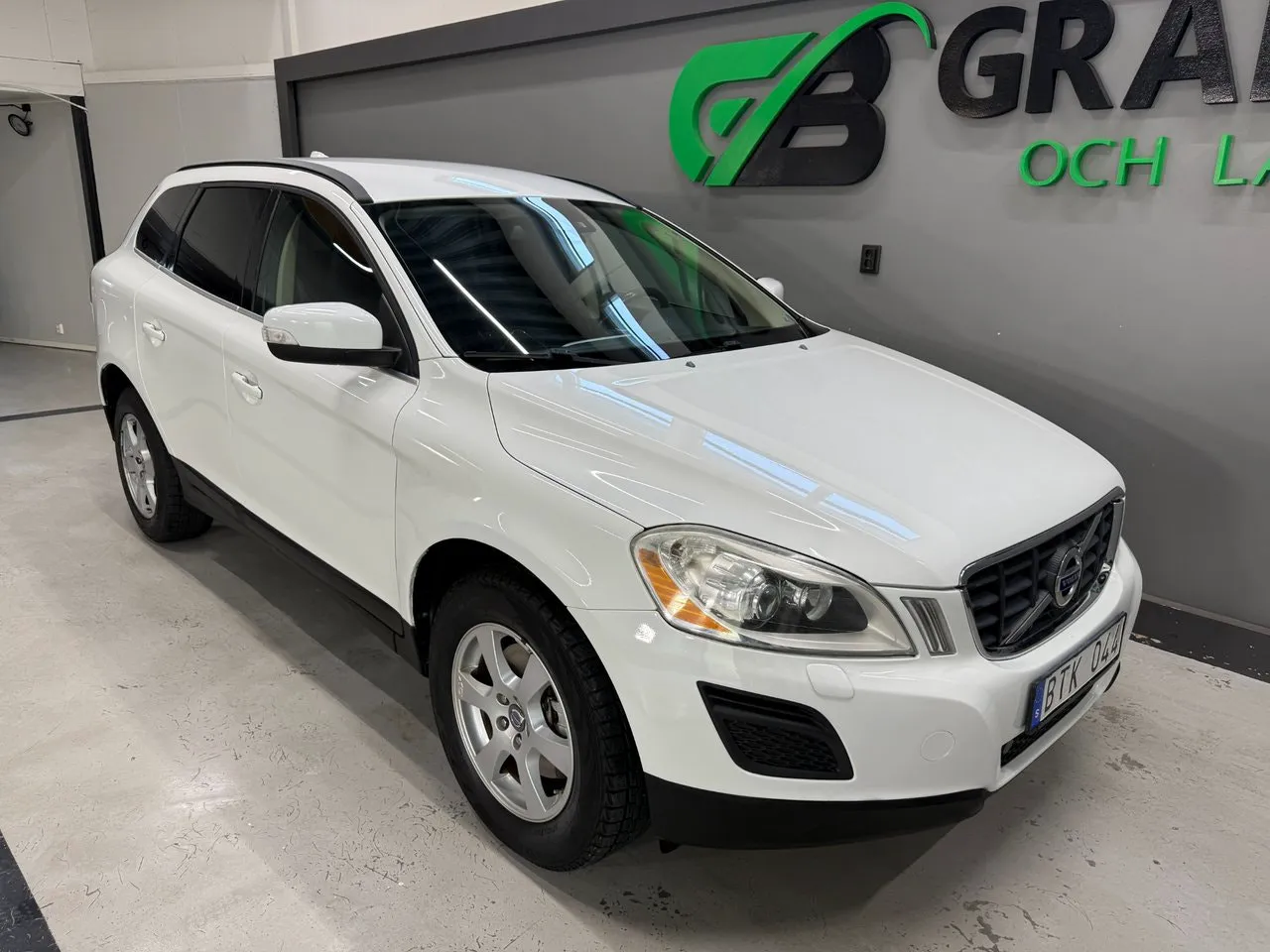 Vehicle image 6