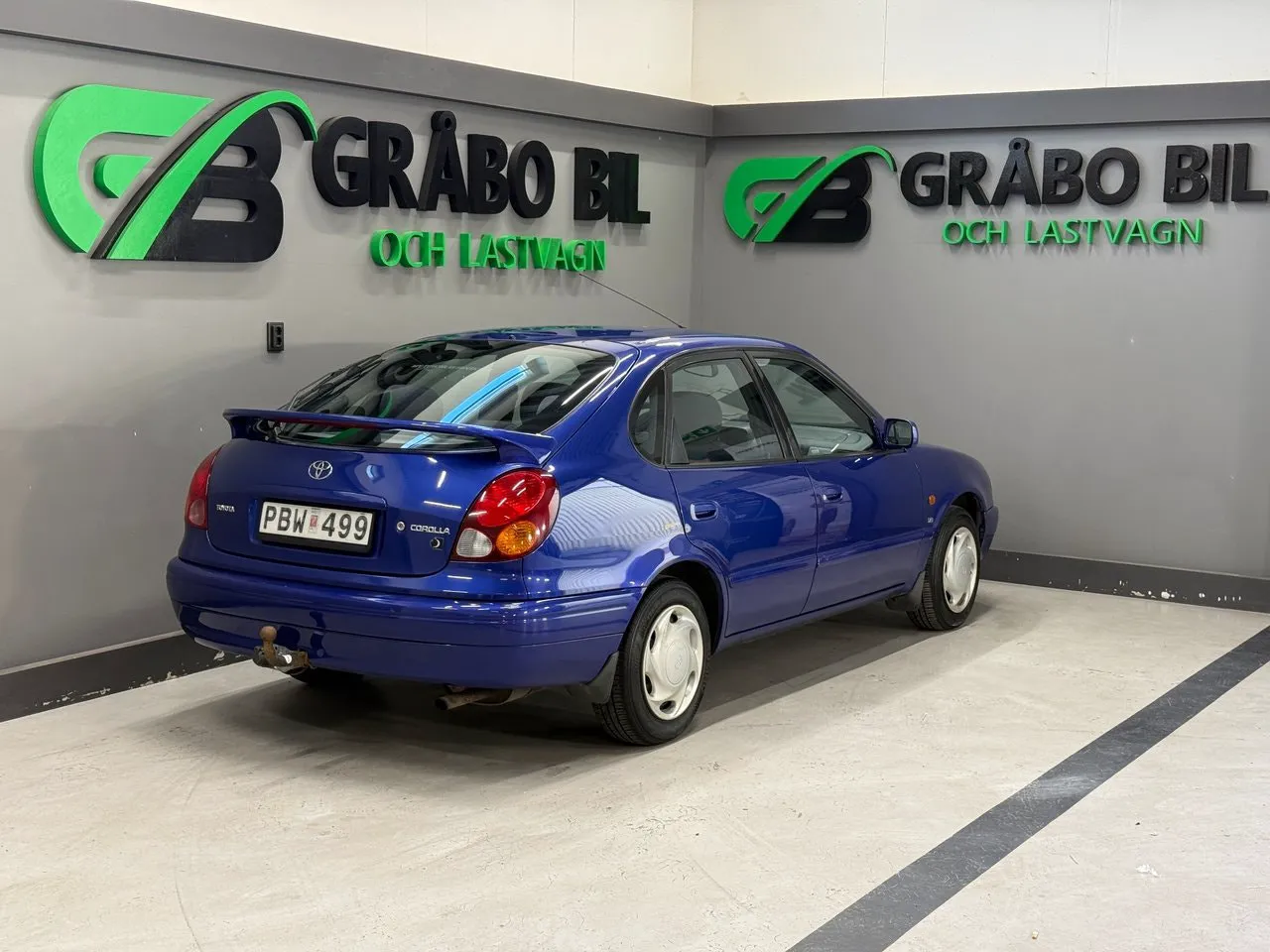 Vehicle image 4