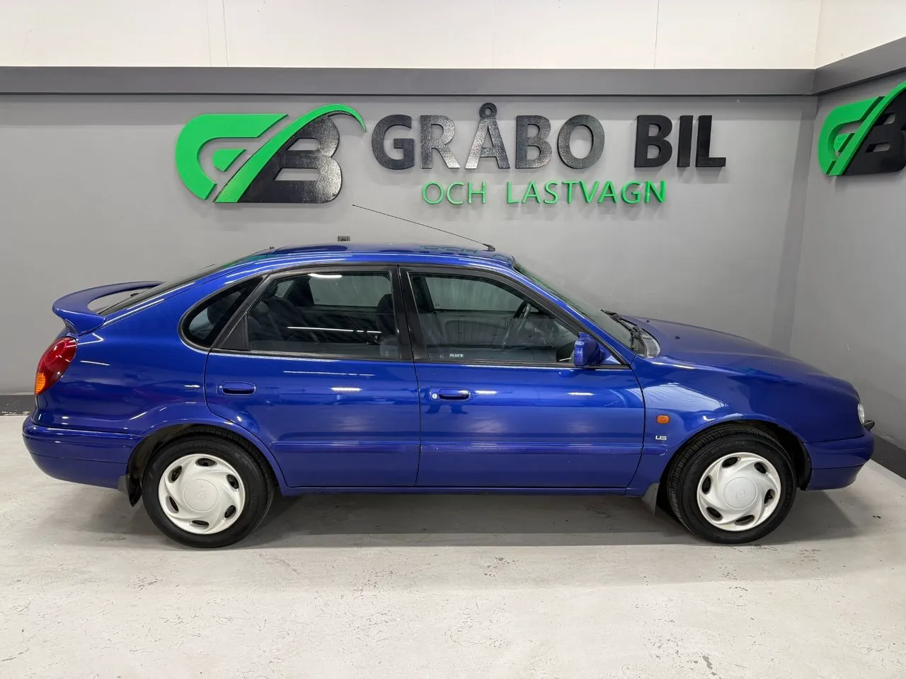 Vehicle image 5