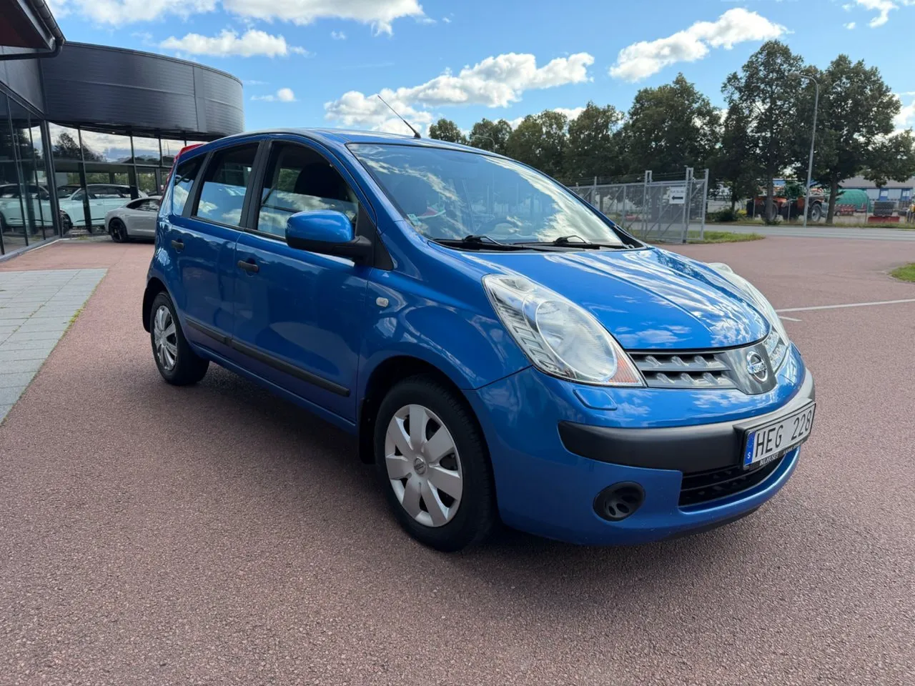 Vehicle image 2