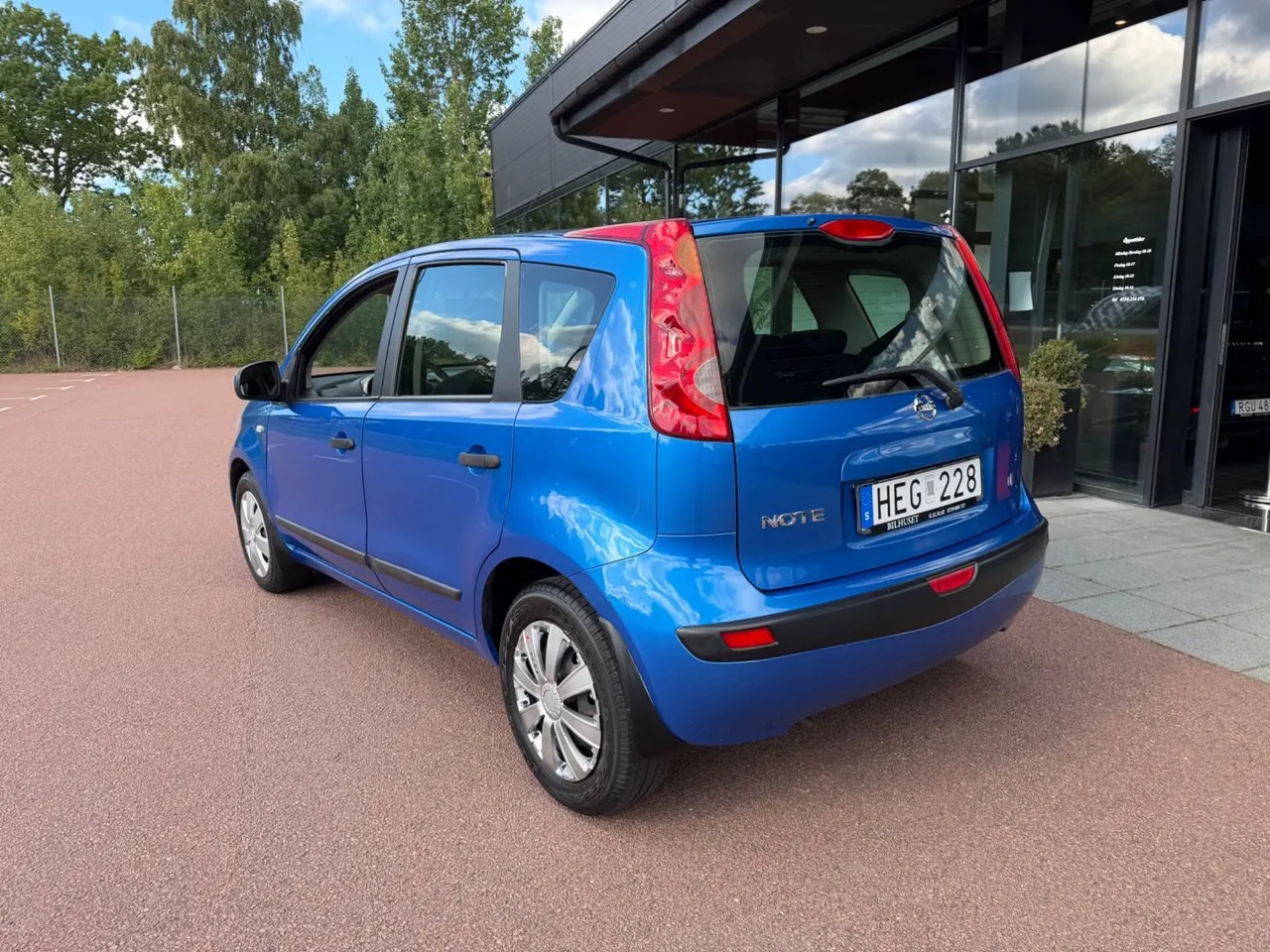 Vehicle image 4