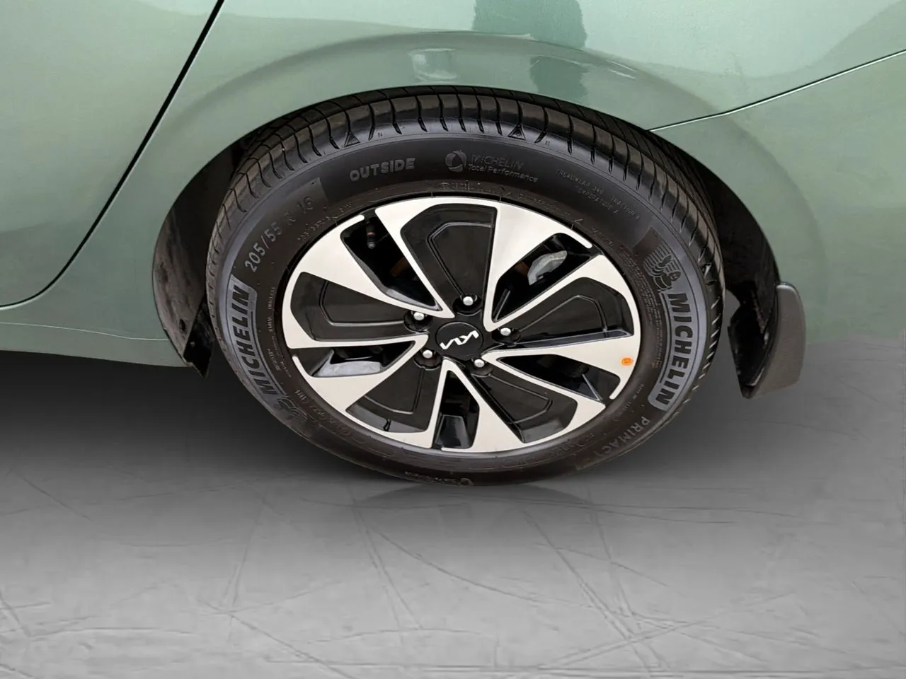 Vehicle image 30