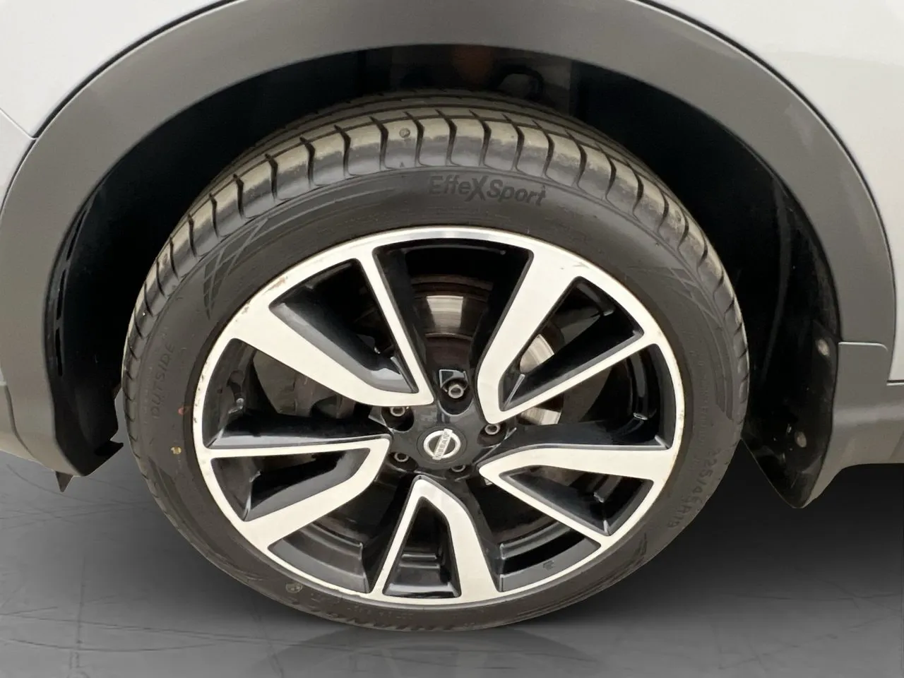 Vehicle image 25