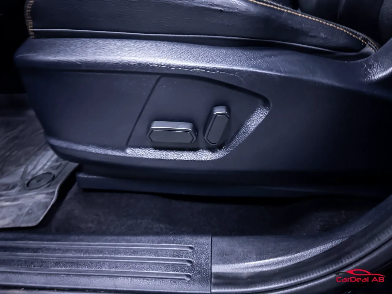 Vehicle image 32