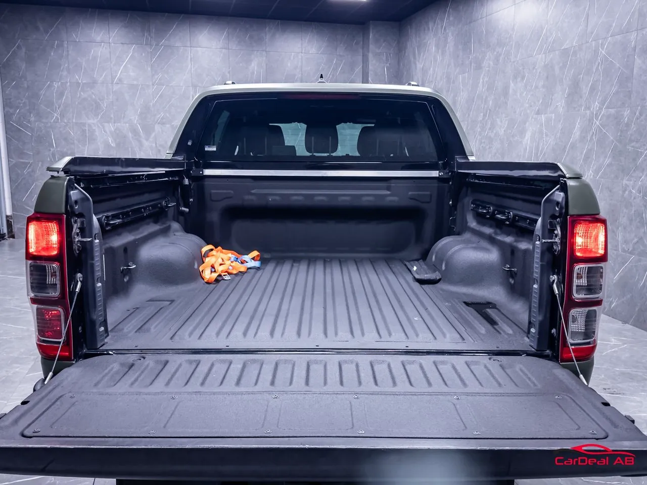 Vehicle image 16