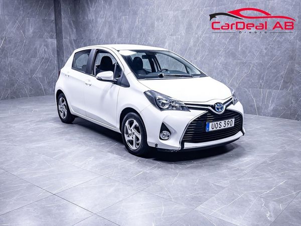 Toyota Yaris Hybrid e-CVT Automat 101hk Kamera Navi Farthållare AC - 2014