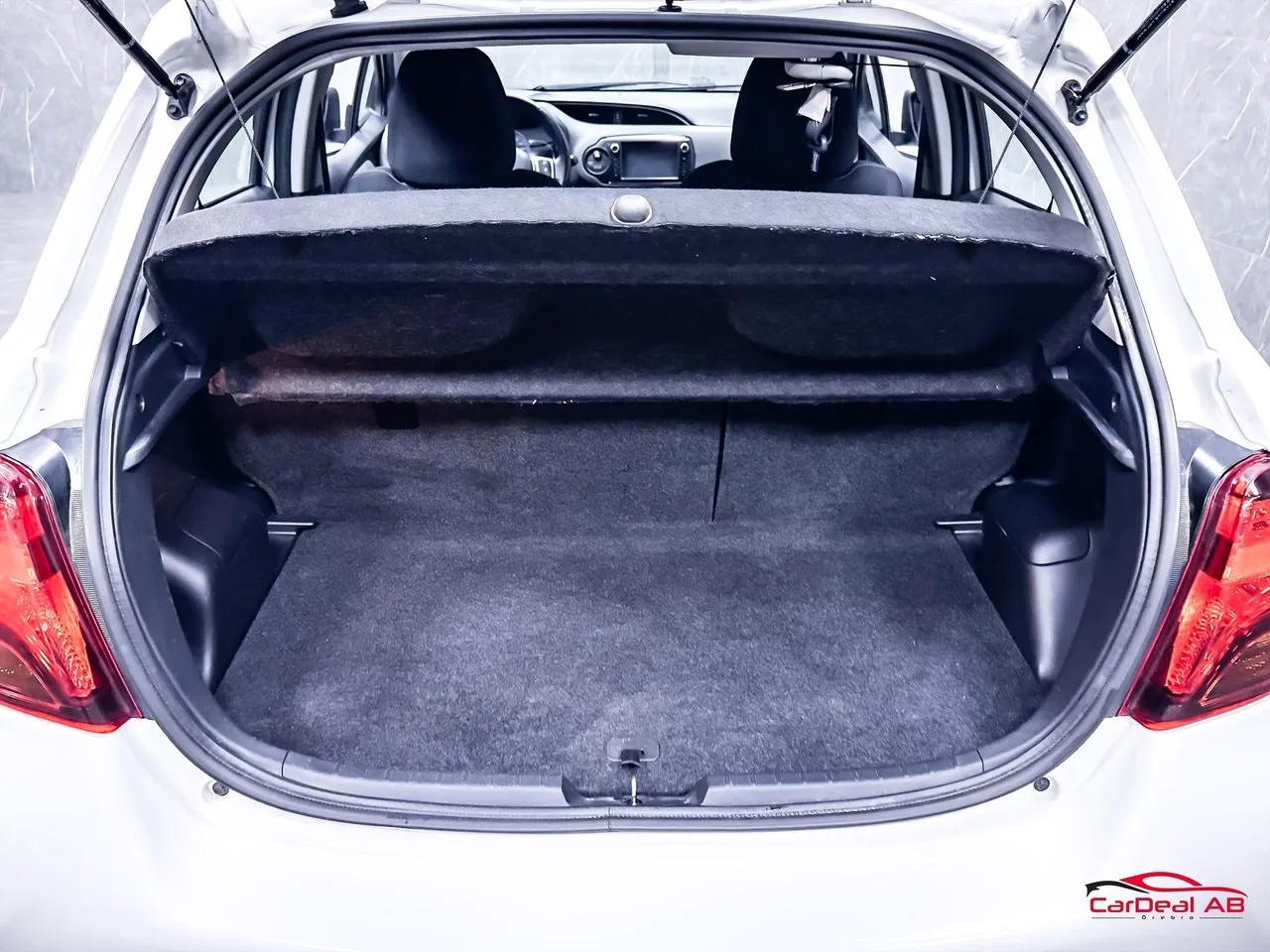 Vehicle image 16