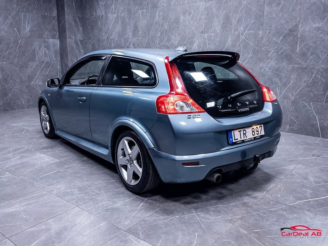 Vehicle image 4