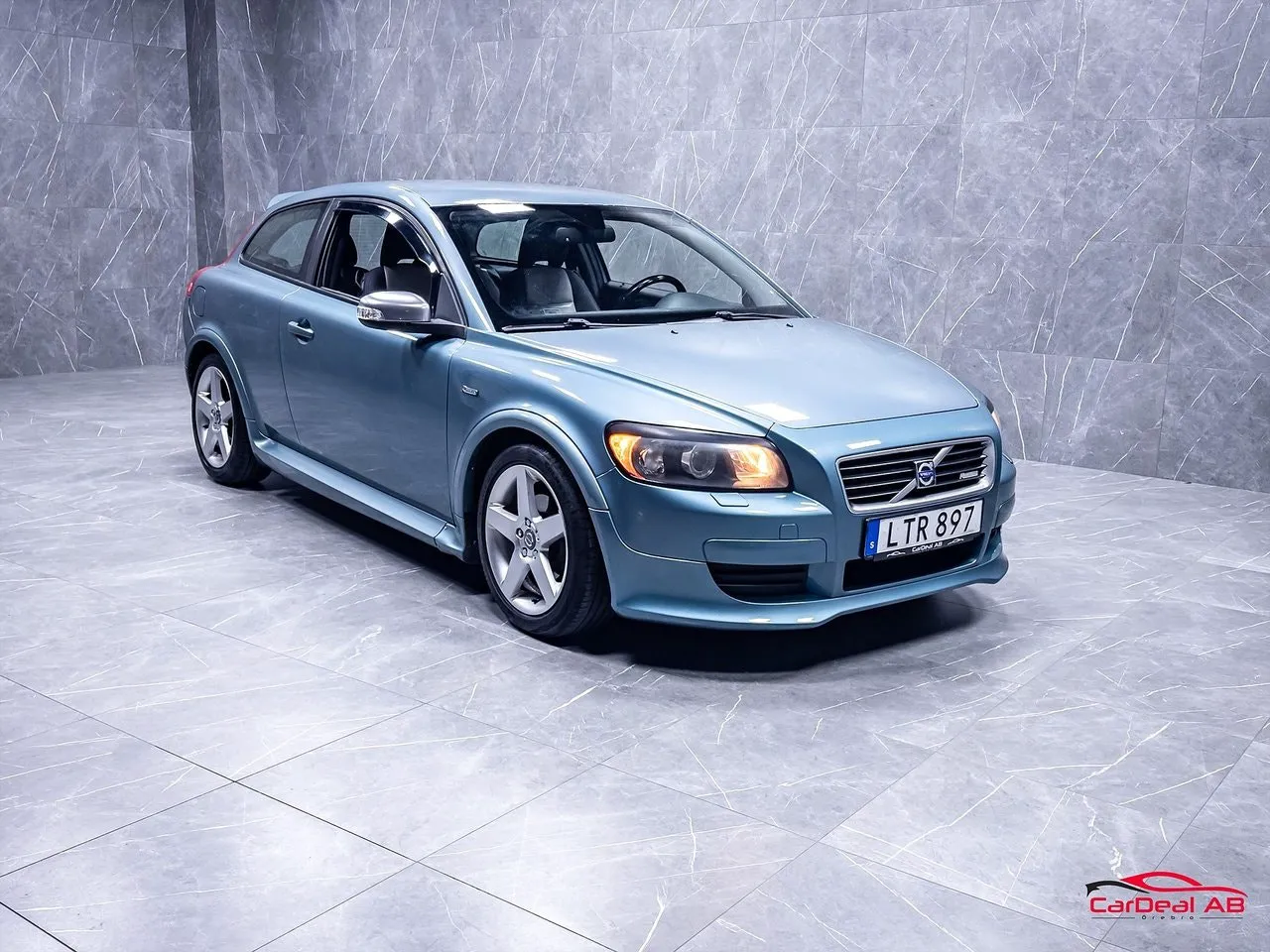 Vehicle image 8