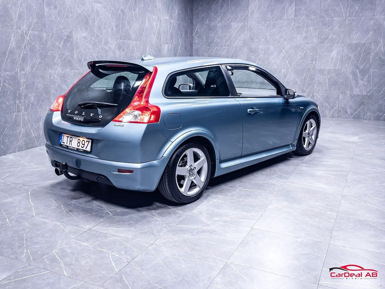 Vehicle image 6