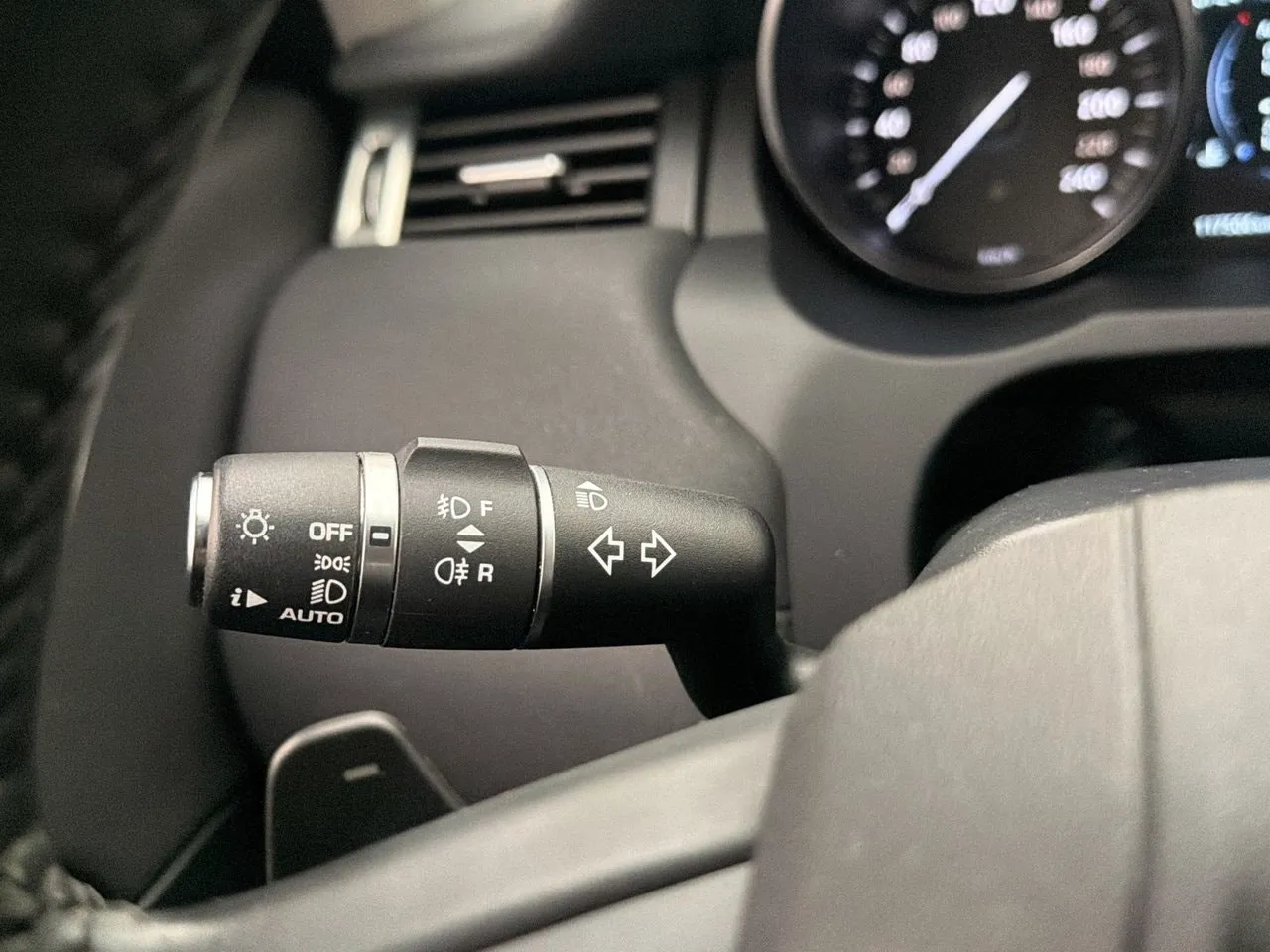 Vehicle image 26