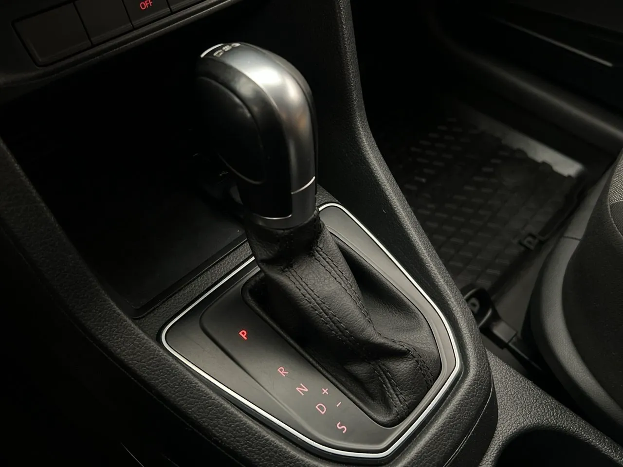 Vehicle image 24