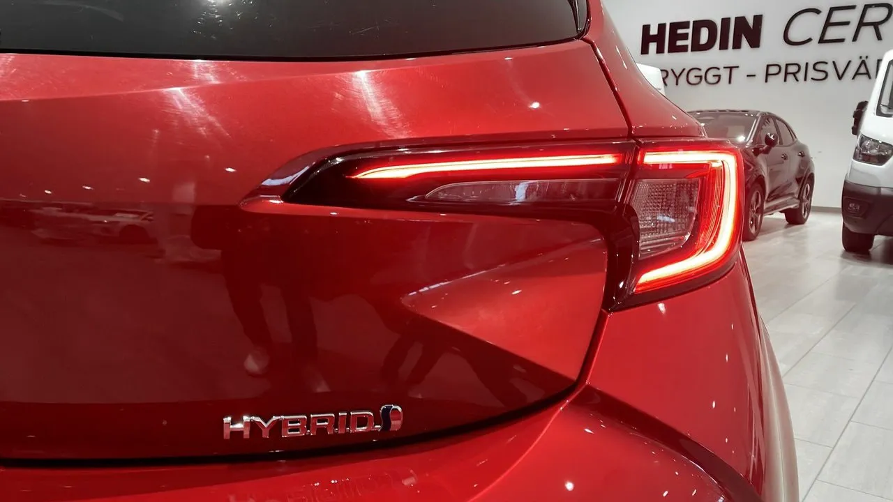 Vehicle image 13