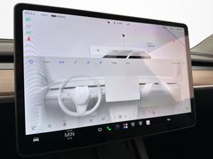 Tesla Model Y bild 23