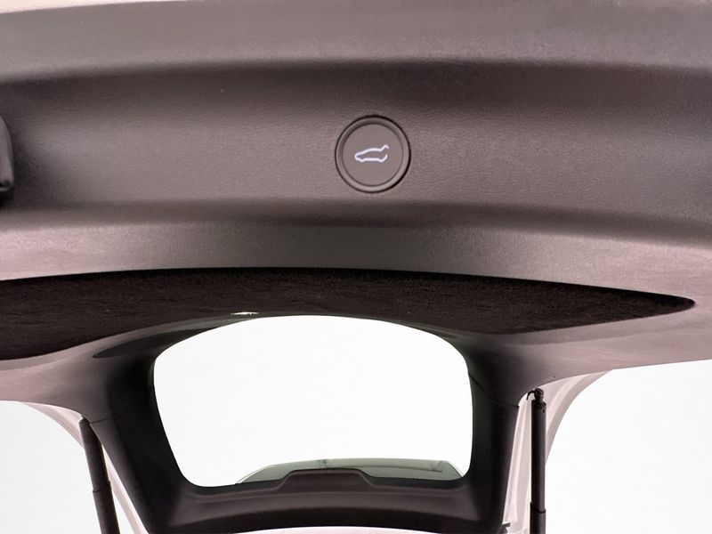 Tesla Model Y bild 12