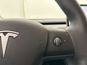 Tesla Model Y bild 19